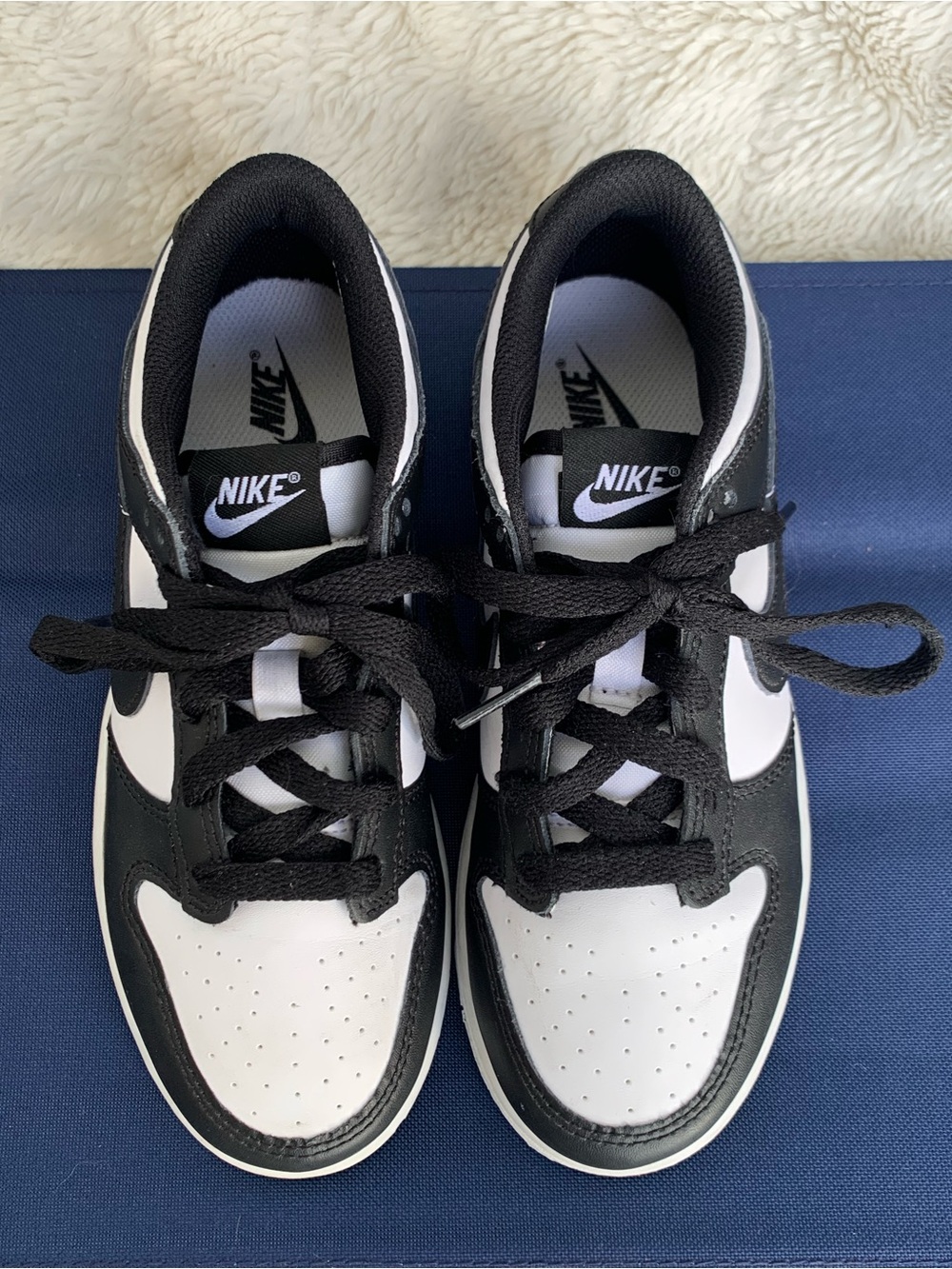 Nike Kids Dunk Low Basketball Sneaker size 2.5Y US White Black